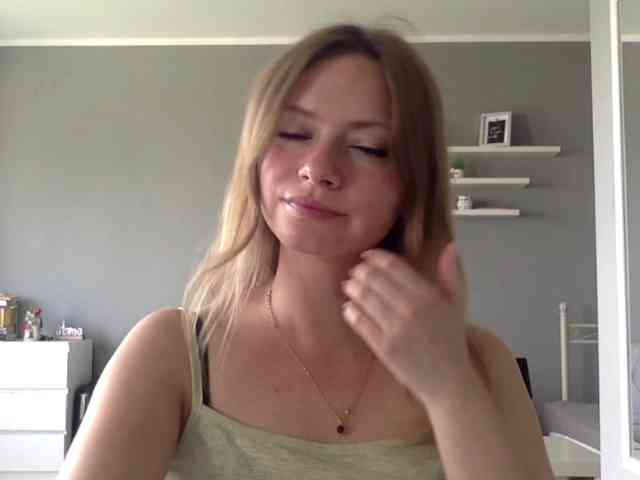 kissMillie webcam