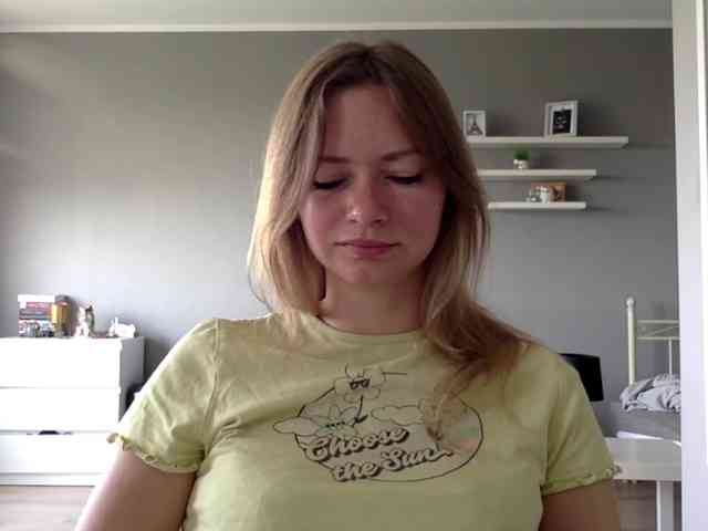 kissMillie webcam