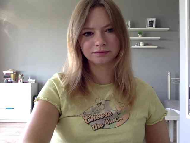kissMillie webcam