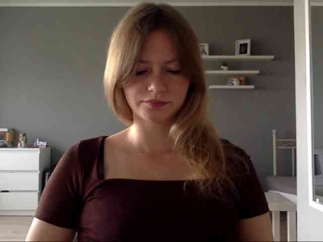 kissMillie webcam