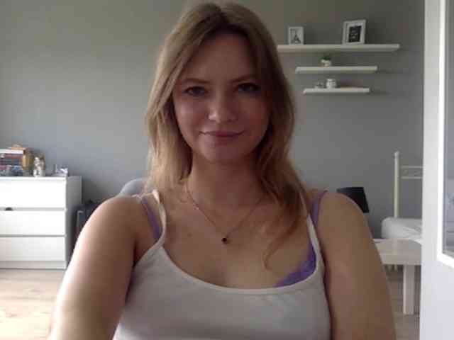kissMillie webcam