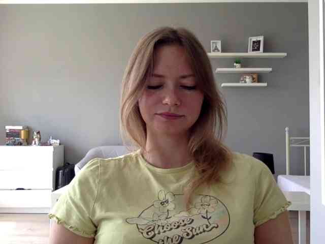 kissMillie webcam