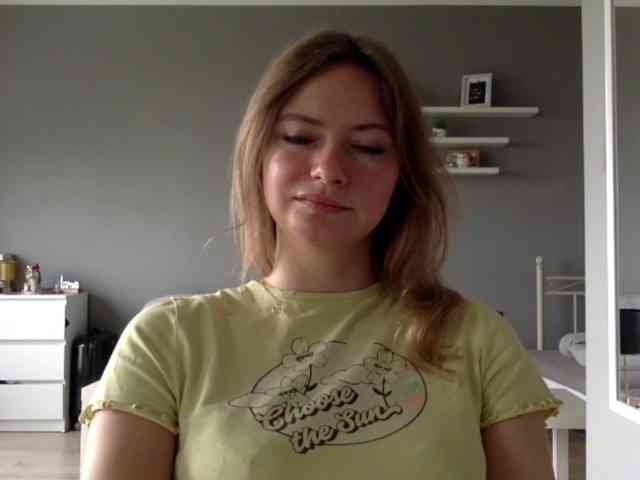 kissMillie webcam