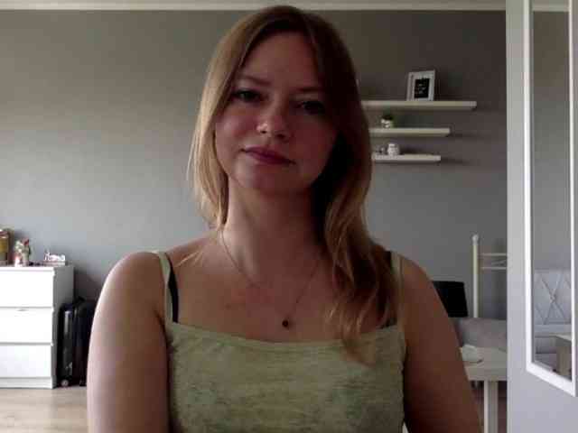 kissMillie webcam