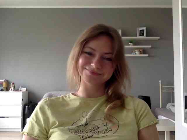 kissMillie webcam