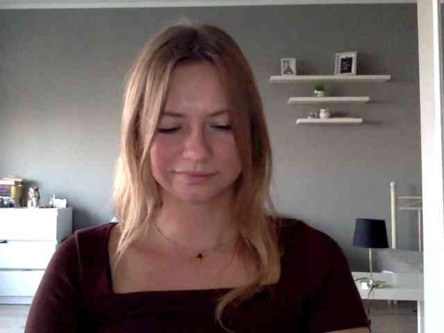 kissMillie webcam