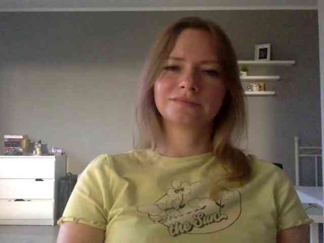 kissMillie webcam