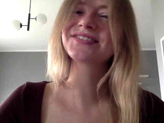 kissMillie webcam