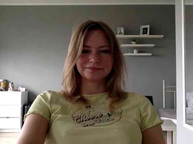 kissMillie webcam