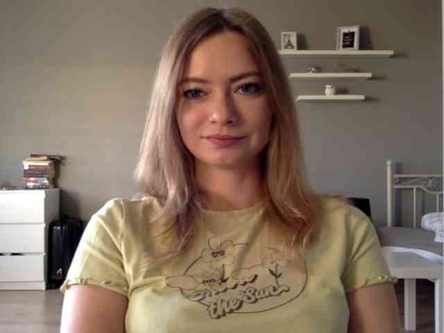 kissMillie webcam