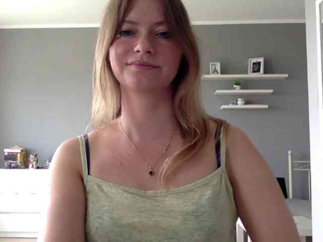 kissMillie webcam