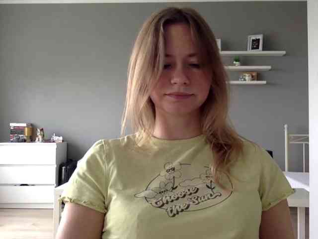 kissMillie webcam
