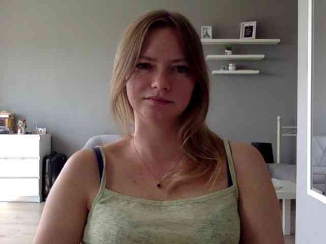 kissMillie webcam
