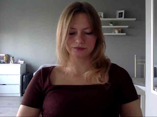 kissMillie webcam