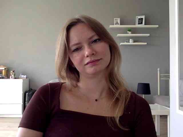 kissMillie webcam