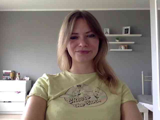 kissMillie webcam