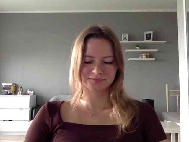 kissMillie webcam