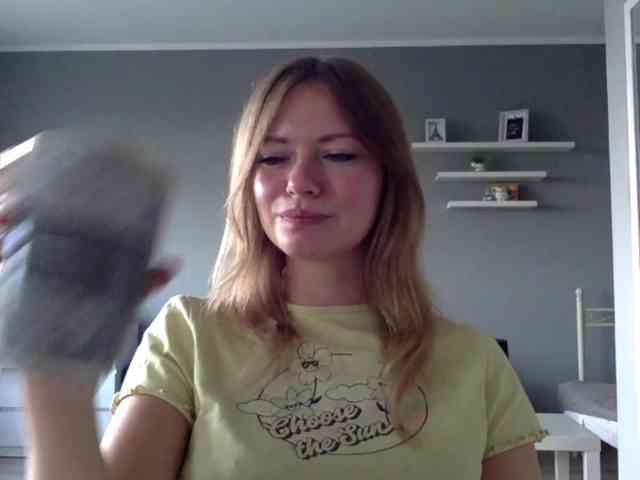 kissMillie webcam