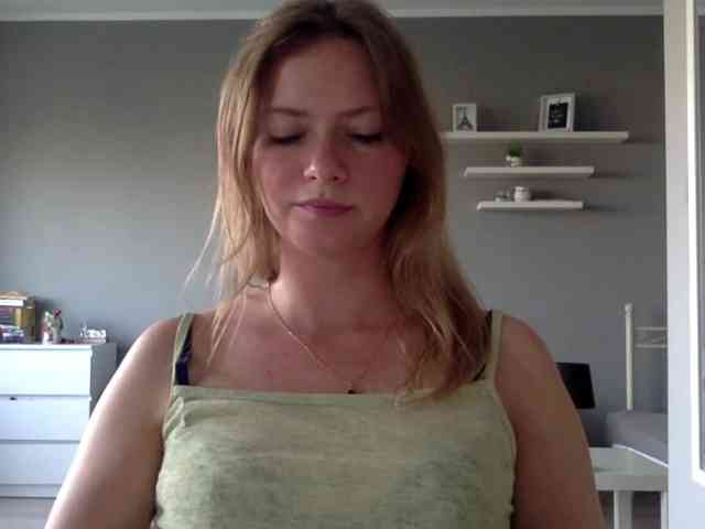 kissMillie webcam