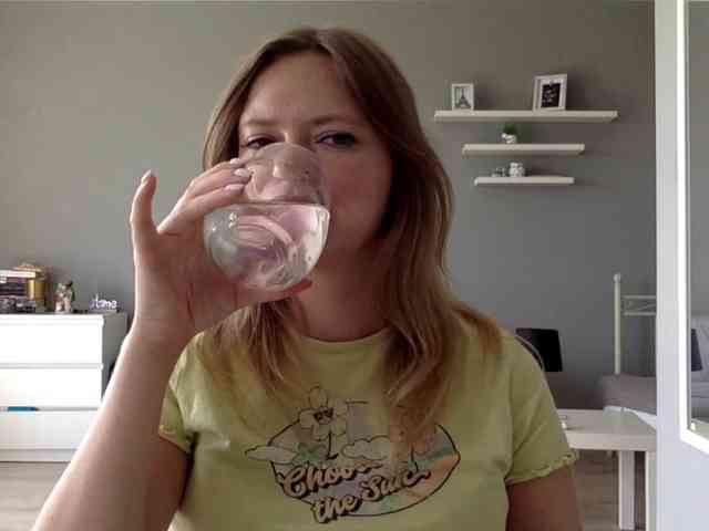 kissMillie webcam