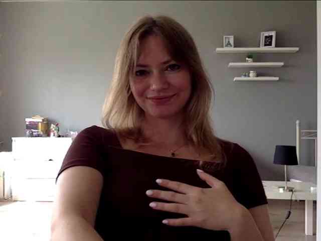 kissMillie webcam