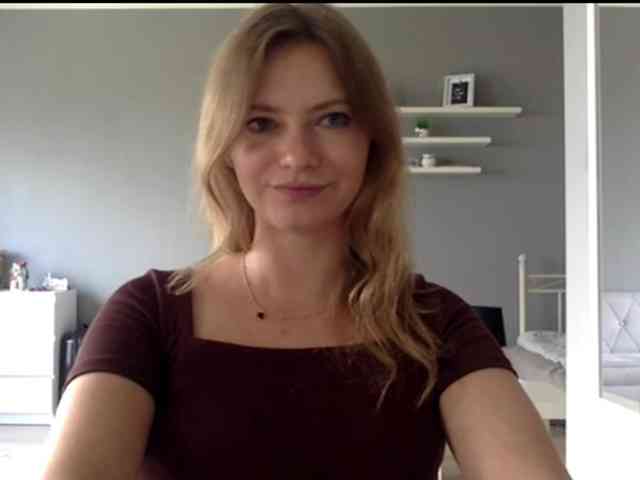 kissMillie webcam