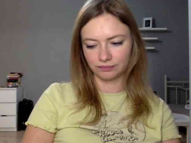 kissMillie webcam