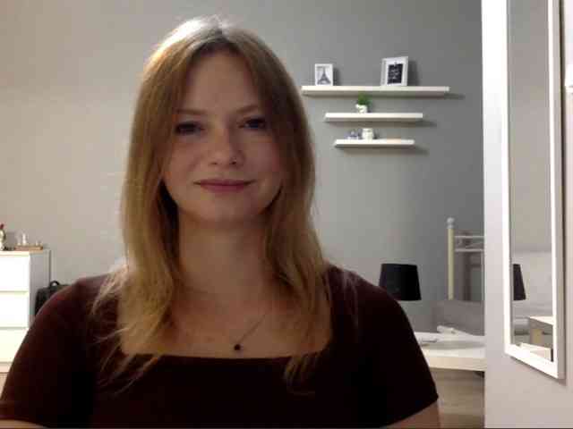 kissMillie webcam