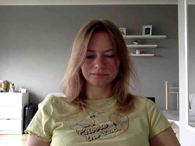 kissMillie webcam