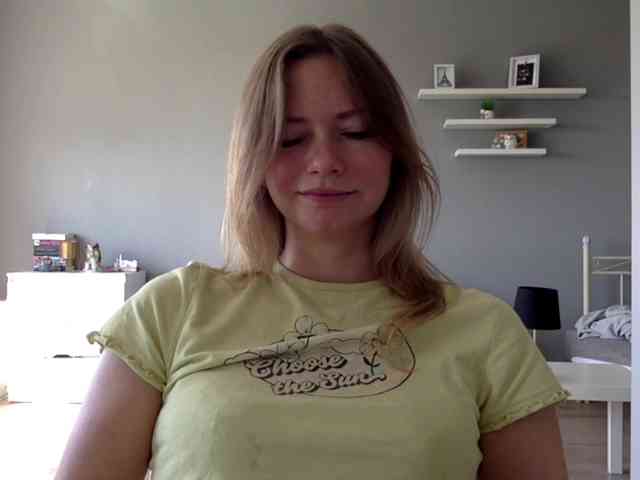 kissMillie webcam