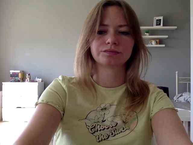 kissMillie webcam