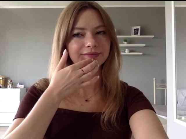 kissMillie webcam