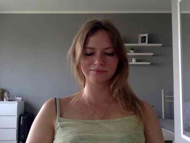 kissMillie webcam