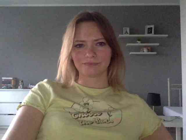 kissMillie webcam