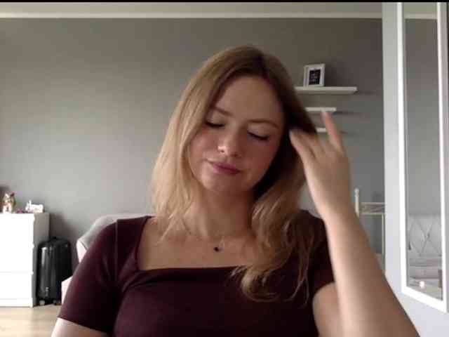 kissMillie webcam