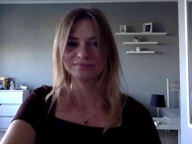 kissMillie webcam