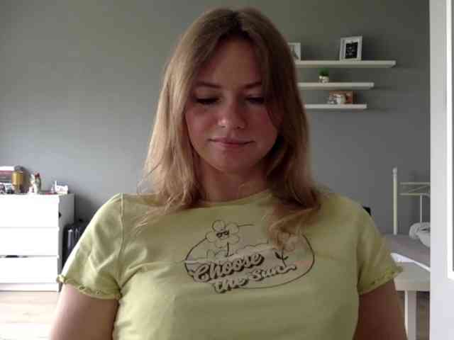 kissMillie webcam