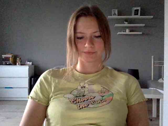kissMillie webcam
