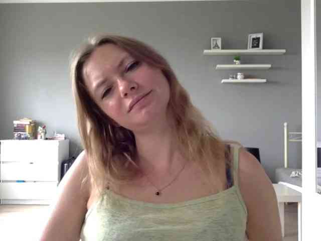kissMillie webcam