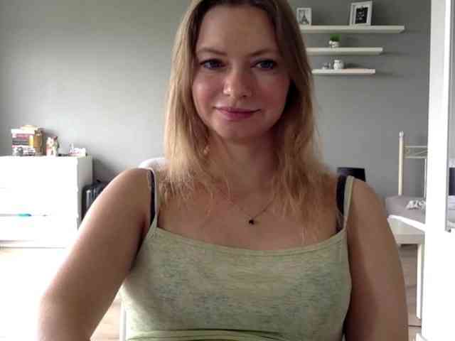 kissMillie webcam