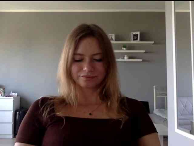kissMillie webcam