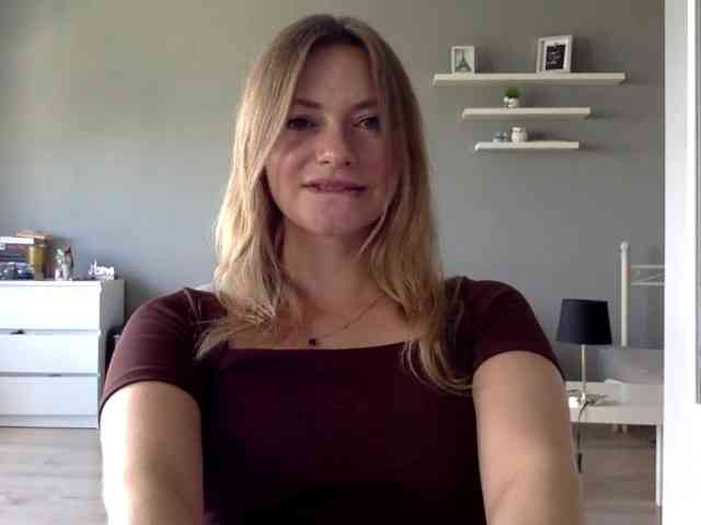 kissMillie webcam