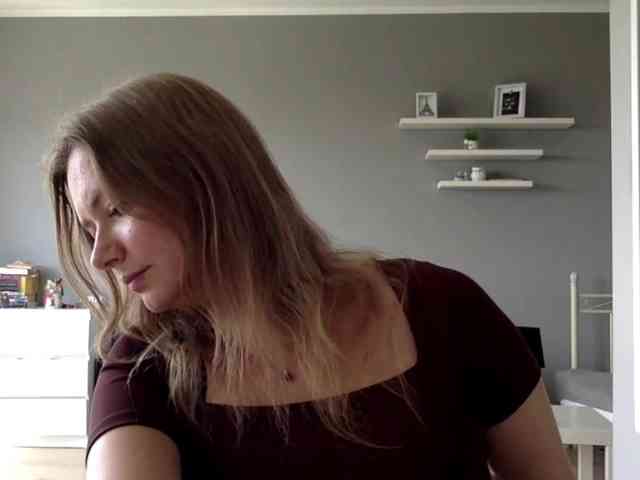 kissMillie webcam