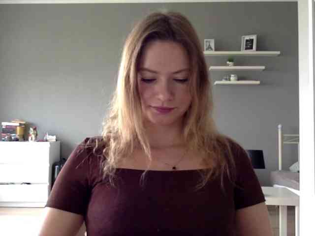 kissMillie webcam