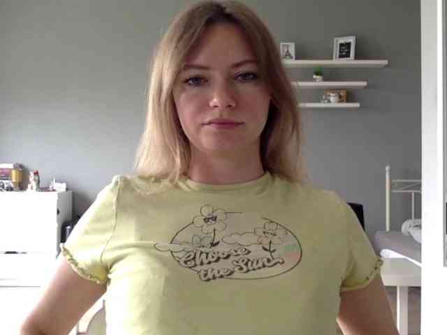 kissMillie webcam