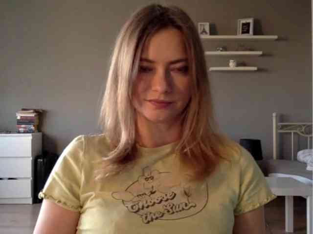 kissMillie webcam