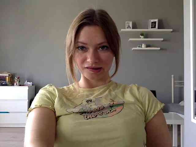 kissMillie webcam