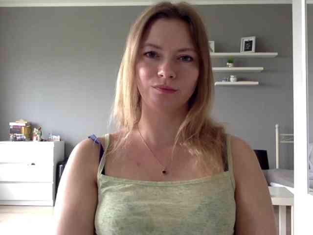 kissMillie webcam