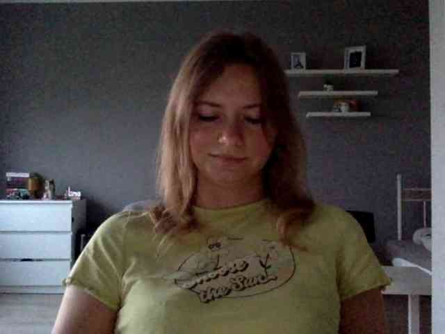 kissMillie webcam