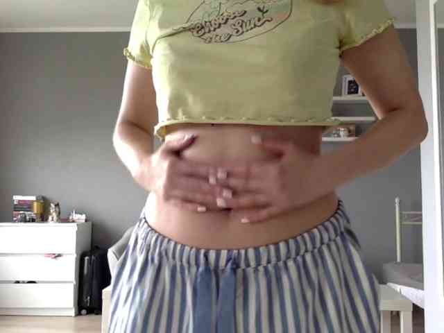 kissMillie webcam